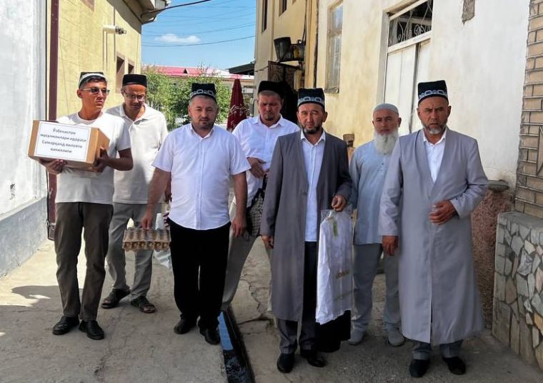 Bolajonlarga maktab forma va o‘quv qurollari hadya qilindi