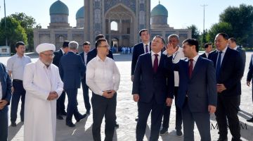 قام الوفد من قازاغستان بزيارة مجمع 