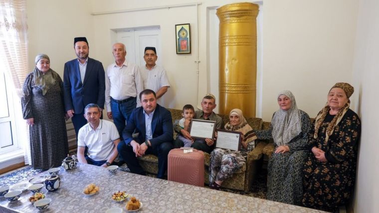 Buxorolik 7 nafar yurtdoshimizga “Prezident hojisi” yo‘llanmaci topshirildi