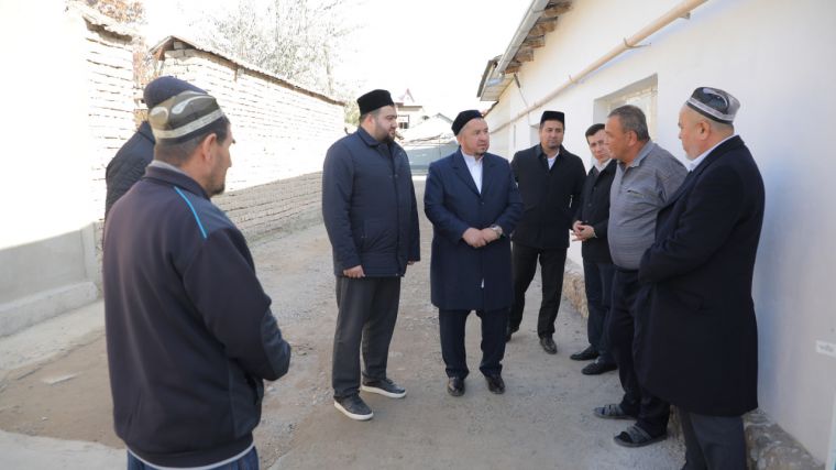 Yangiyo‘ldagi masjid hovlisiga 100 tup mevali daraxt ko‘chati ekildi