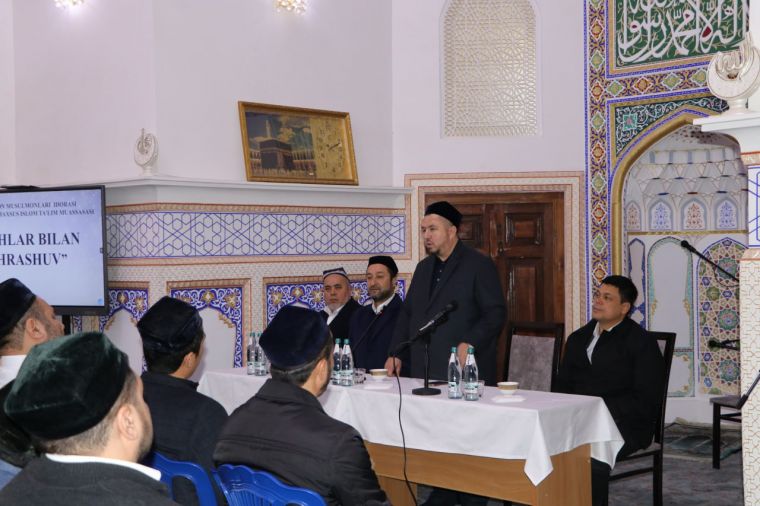 Бухорода имом-хатиблар ва отинойилар билан амалий учрашув