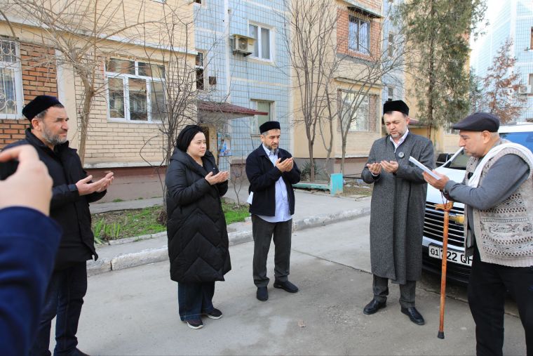 Юздан зиёд хонадонга кирилиб, зарур кўмаклар берилди (фото+)