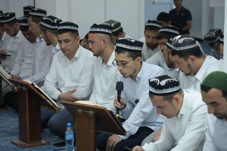 Олий маъҳад талабалари “Саҳиҳи Бухорий”дан ижоза олди
