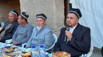 يتم اعداد موائد الافطار للعائلات المحتاجة في المناطق