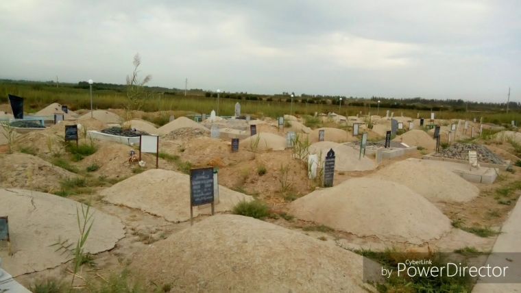Динда саволим бор: Қабрга отамнинг расмини ёпиштириб қабр тоши қўйишмоқчи. Шундай қилса жоиз-ми?