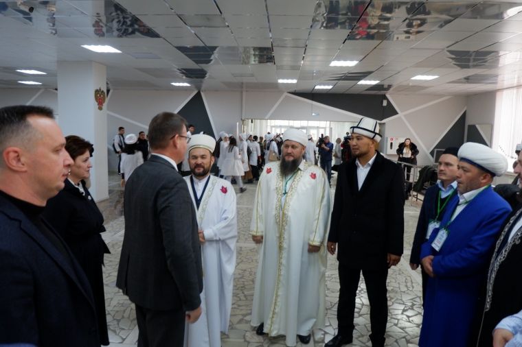 عقد في أستراخان بالاتحاد الروسي المؤتمر العلمي والديني الدولي الأول حول الموضوع 
