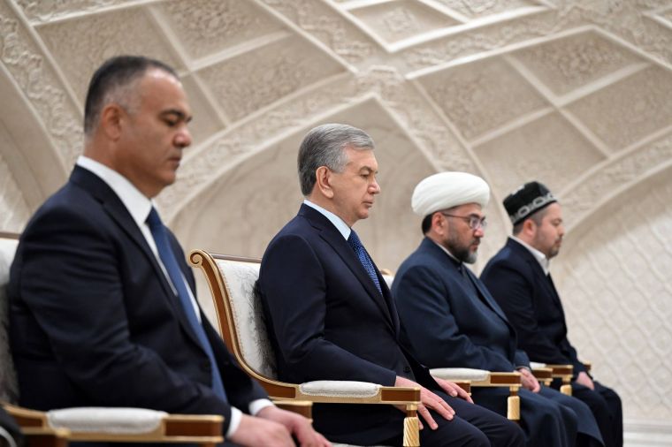 Президент Шавкат Мирзиёев Самарқанд вилояти Пайариқ туманида қайтадан бунёд этилган Имом Бухорий мажмуасига ташриф буюрди