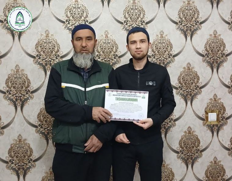 Фарзанди таълимига эътиборли ота-оналар эътироф этилди (фото+)