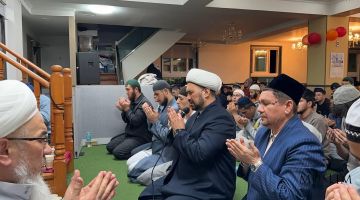 يجري العلماء الحوار مع مواطنيهم في الخارج