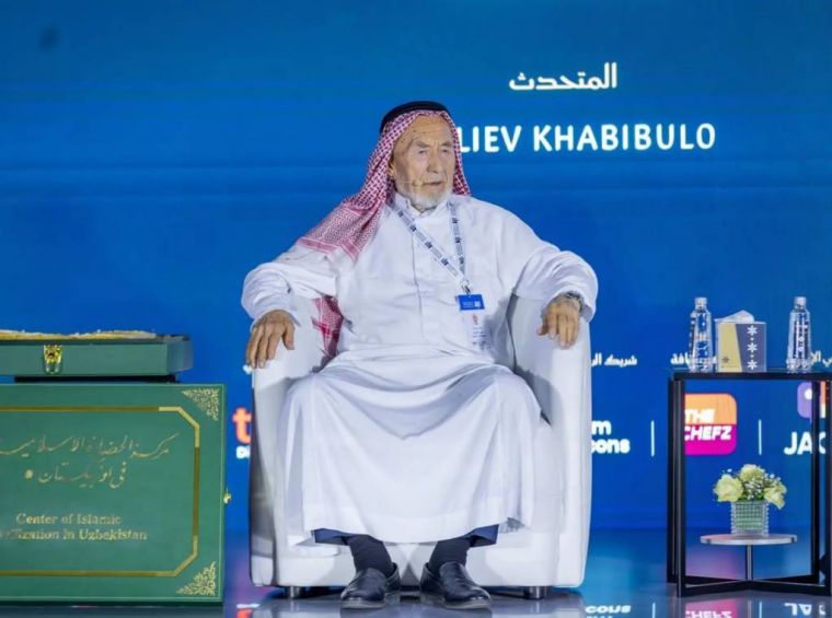 عرض أعمال الخطاط الأوزبكي الكبير في المهرجان الدولي 