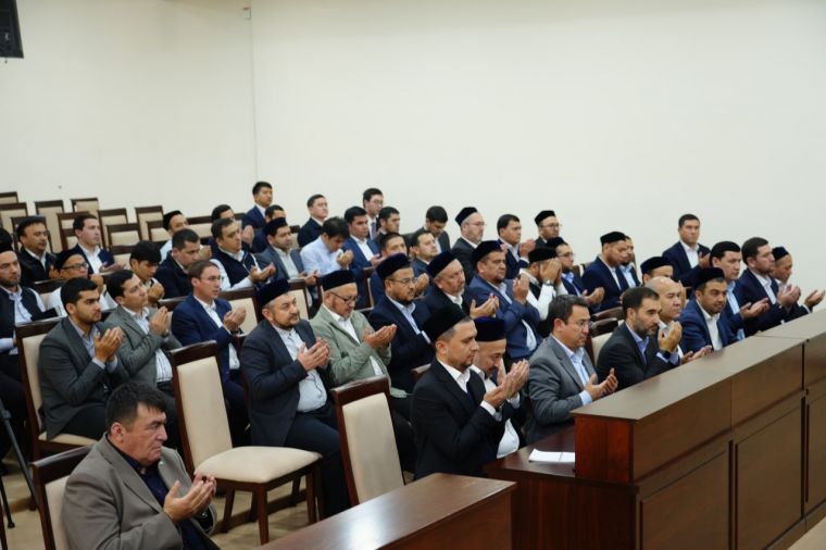 Muftiy hazratlari esdalik nishoni bilan taqdirlandilar