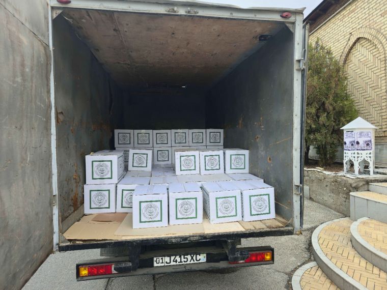 Tinglovchilar uchun Qur’on kitoblari hadya qilindi