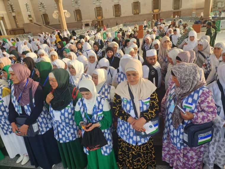 Qashqadaryo ziyoratchilari ravzai sharifda