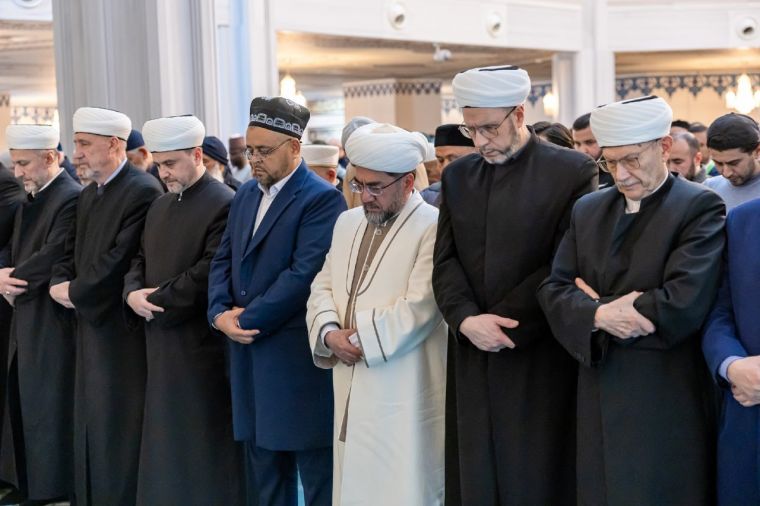 Муфтий Узбекистана выступил перед верующими в Московской Соборной мечети