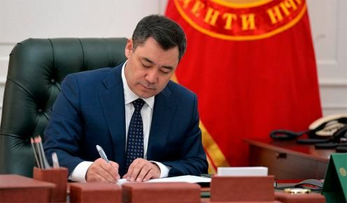Президент Кыргызстана поручил ДУМ запретить установку памятников на мусульманских кладбищах