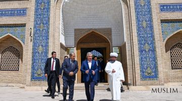 Ўзбекистон Президенти Баҳоуддин Нақшбанд мақбарасини зиёрат қилди