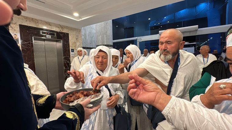 Маккада зиёратчиларимиз эҳтиром ила кутиб олинди (фотолавҳа) 