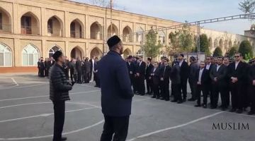 Islom bilim yurtining mudarris va talabalari teatrga tashrif buyurishdi.