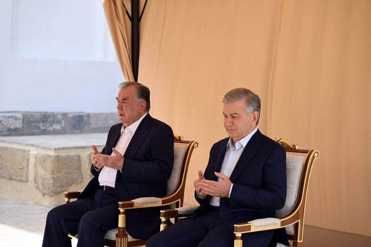 Тожикистон Президенти Бухородаги тарихий обидалар билан танишмоқда