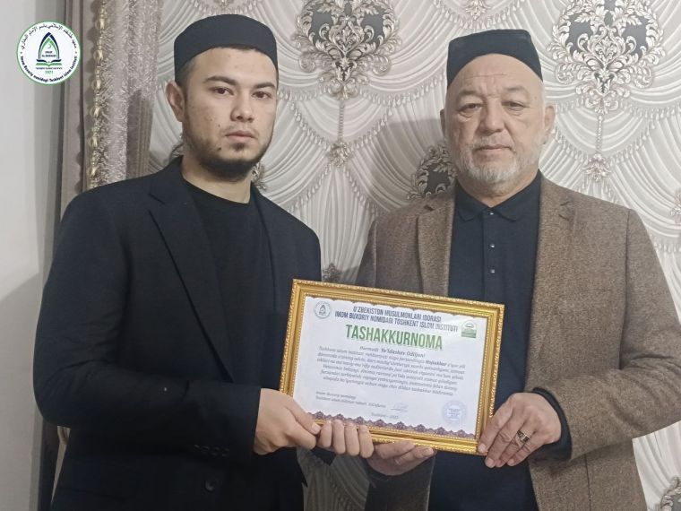 Фарзанди таълимига эътиборли ота-оналар эътироф этилди (фото+)