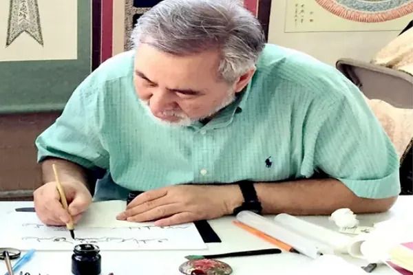 Китайский художник: Каллиграфия — это мост к служению Корану 
