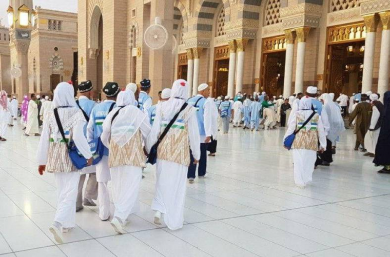 دعايات غير شرعية تدعو إلى تنظيم السفر لأداء مناسك العمرة