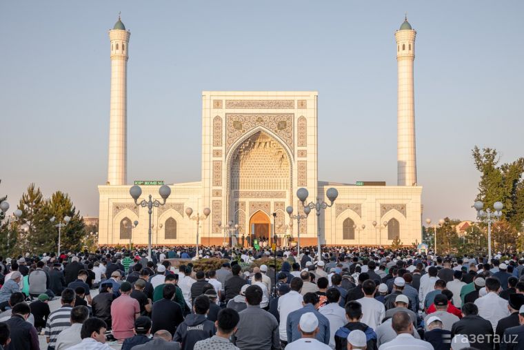 Juma farzidan oldin to'rt rakat namoz o'qish sunnatdir!