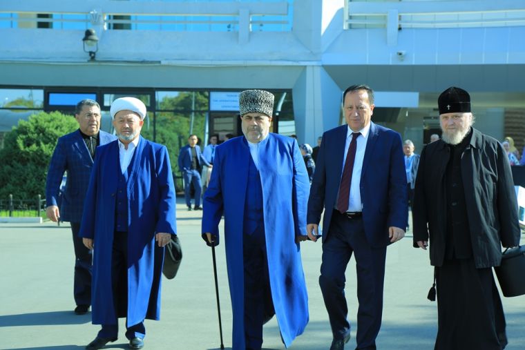 Анжуман иштирокчилари кутиб олинди