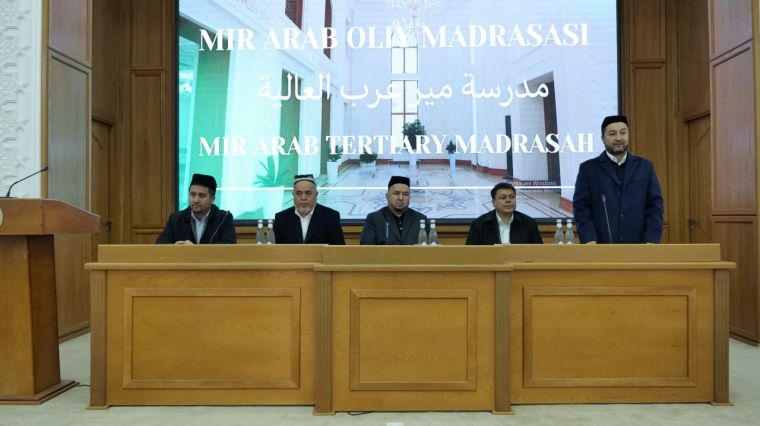 Бухорода имом-хатиблар ва отинойилар билан амалий учрашув