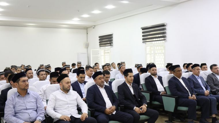 Muftiy hazratlarining qutlovi o‘qib eshittirildi