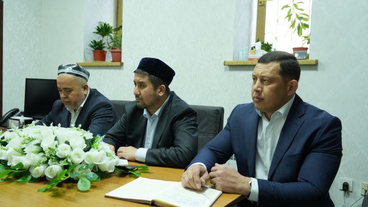 Homidjon domla Ishmatbekov fuqarolar murojaatini tingladi