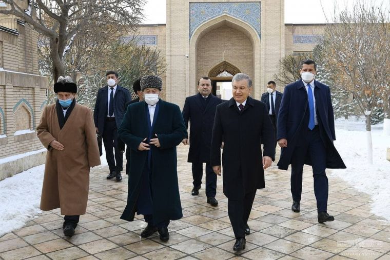 Президентимиз Баҳоуддин Нақшбанд мақбарасини зиёрат қилди