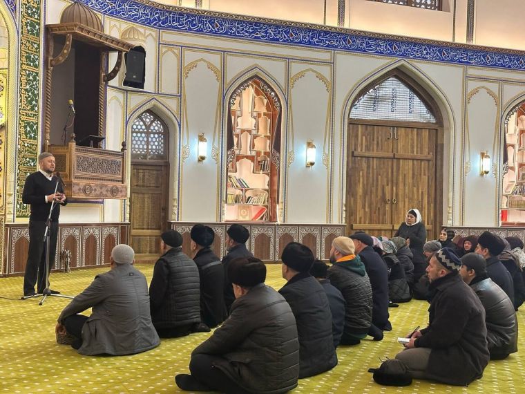 Ziyoratchilar uchun umra darsi o'tildi