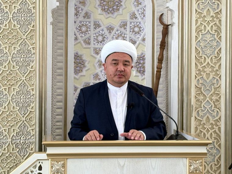 Кази мусульман Каракалпакстана совершил пятничную молитву в соборной мечети 