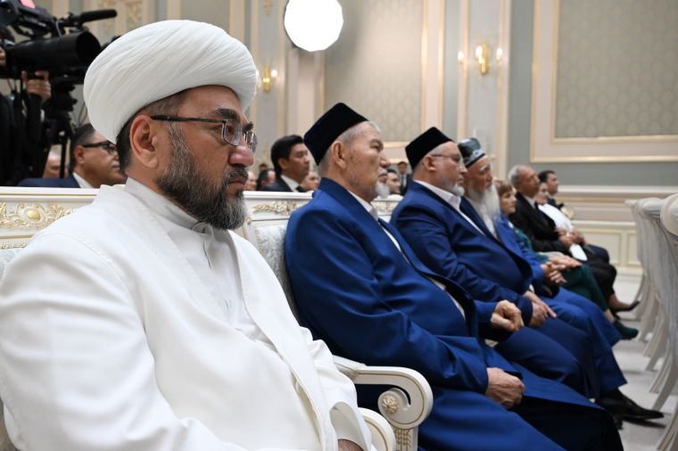 Shavkat Mirziyoyev yuksak davlat mukofotlarini topshirdi