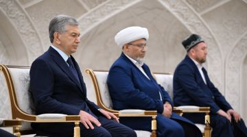 Президент посетил мавзолей Имама Бухари