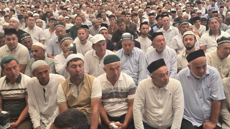 Имом Бухорий жоме масжидида жума намози адо этилди