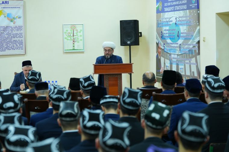 30 йиллик фидойи устозга ҳаж йўлланмаси ва иқтидорли талабаларга рағбат кўрсатилди
