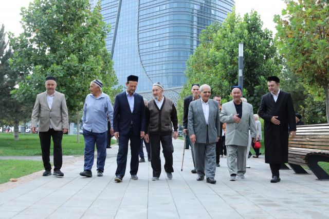 Moslashuvchan bola ozini soradi Yosh qizlar bilan jinsiy aloqa mashinasi video