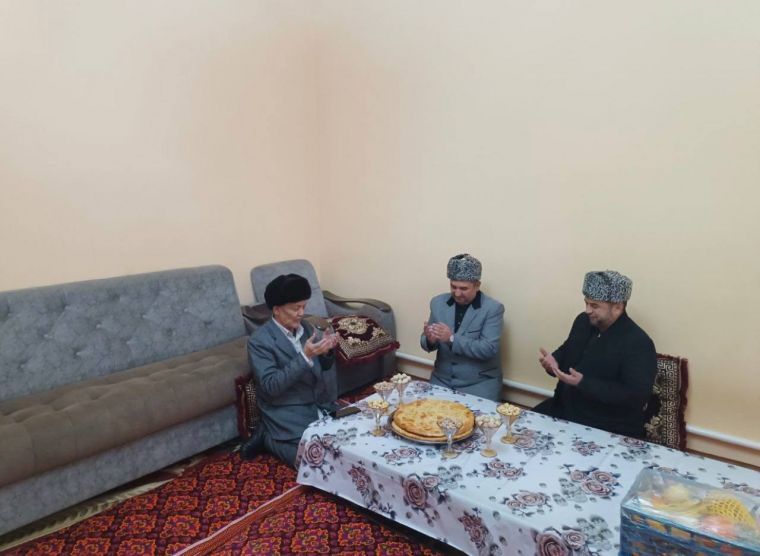 Faxriy ustozlar xotirlandi (foto)