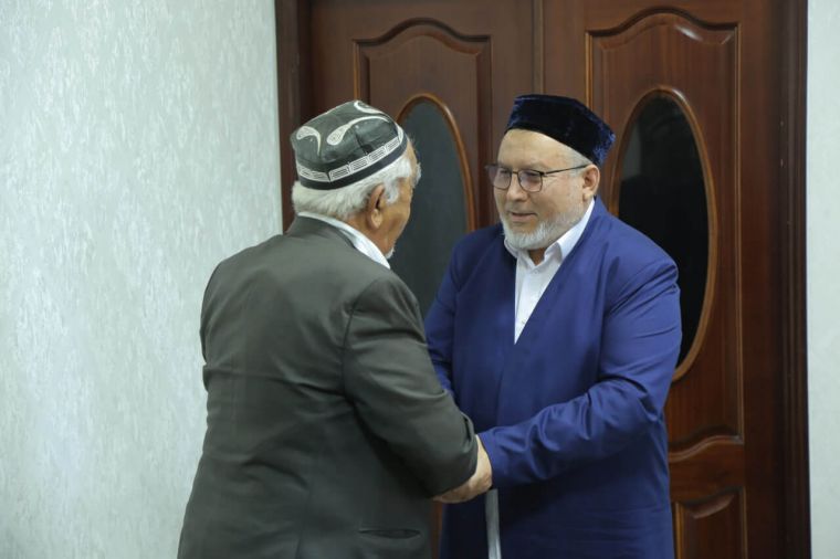 Диний идорада навбатдаги қабул: мурожаатлар, таклифлар, хайрли дуолар