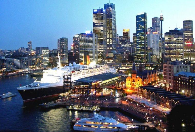 Yalangoch Ilyos Vud fotosurati Yalang oyoqlari boglangan