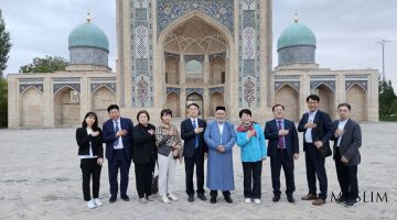 Janubiy Koreyalik mehmonlar Hazrati Imom majmuasini ziyorat qildi