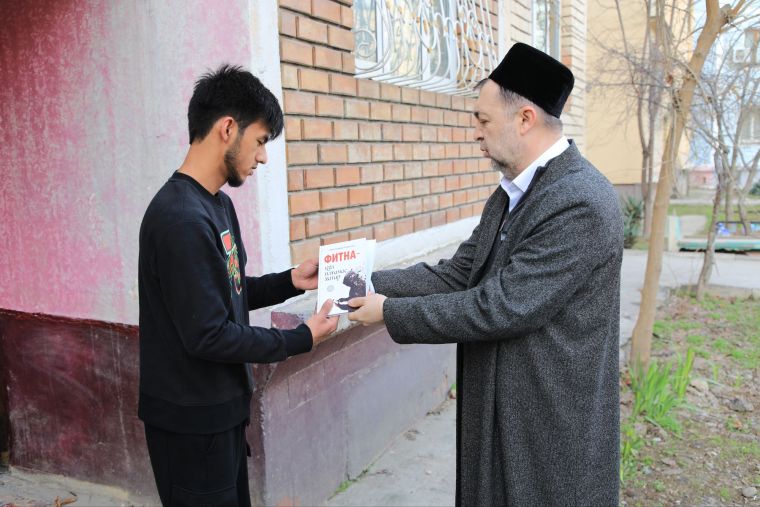 Юздан зиёд хонадонга кирилиб, зарур кўмаклар берилди (фото+)