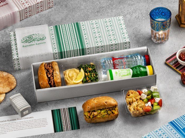 “Emirates” aviakompaniyasi yo'lovchilarga iftorlik taklif etyapti