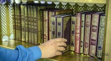 Раздача Корана шрифтом Брайля в Масджид аль-Харам