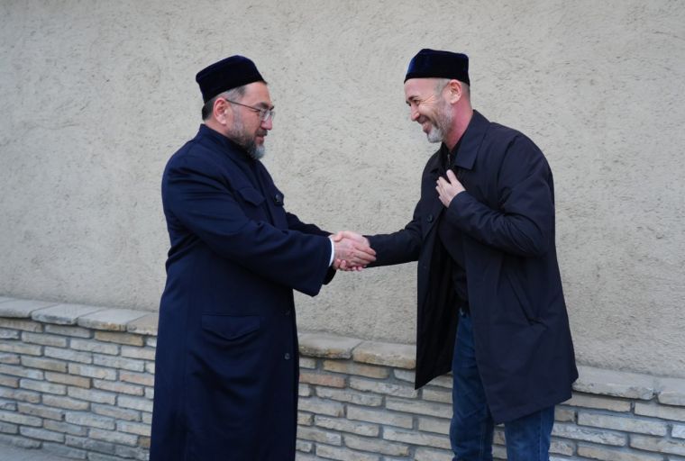 МАРҲУМ МЕҲНАТ ФАХРИЙСИ ХОНАДОНИДА ИФТОРЛИК