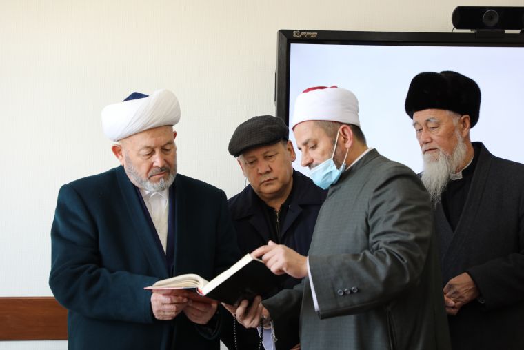 Муфтий ҳазратлари билан Ҳадис илми мактабида мулоқот бўлди