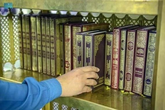 “Масжидул Ҳаром” да Брайл алифбосидаги Қуръон китоби тарқатилди