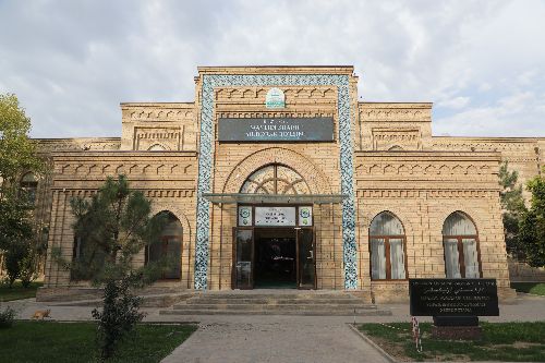  تم عقد إحتفال المولد الشريف وعيد المعلمين وعرض الكتب بشكل جيد